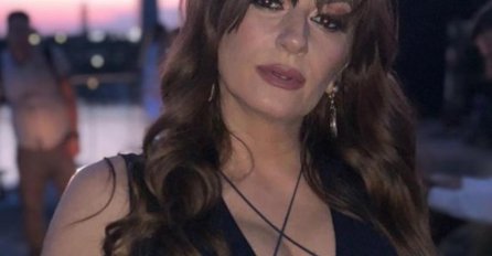 STIGLA SA NIKAD VEĆIM DEKOLTEOM, A ONDA JE SVE EKSPLODIRALO: Zbog sljedećeg prizora svi su se odmah UHVATILI ZA GLAVU