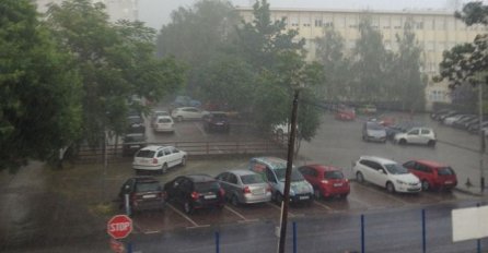 UPALJEN METEOALARM, STIŽE GRMLJAVINSKO NEVRIJEME I PLJUSKOVI: Evo dokad će trajati, NIŠTA OD SUNČANOG VIKENDA! 