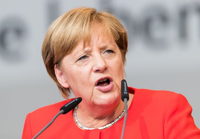 Merkel Makedoncima: Glasajte za promjenu imena države