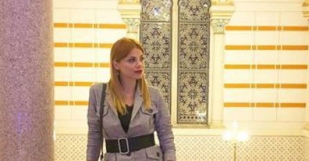 SUPRUGA TARIKA FILIPOVIĆA OBUKLA NAJKRAĆU SUKNJU: Komentari pljušte, svi gledaju u OVAJ DETALJ!