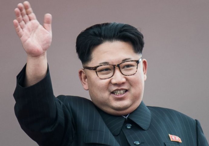 Sjeverna Koreja slavi 70. godišnjicu, održan vojni mimohod