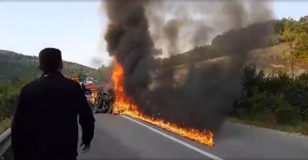 DRAMATIČNE SCENE SA KOSOVA, GORJELE GUME, NAMJEŠTAJ, PUTEVI: Ovako izgledaju BARIKADE, a gdje je Vučić? 