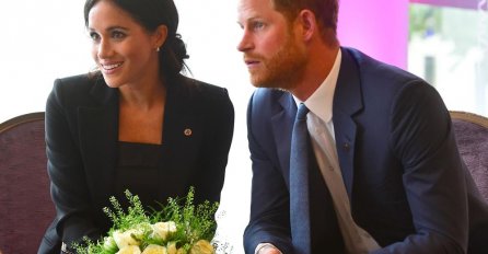 HARRY NESTAŠAN U JAVNOSTI, DODIRIVAO MEGHAN, A ONA SE POSRAMILA: Kraljica će izgorjeti od bijesa kad vidi ovaj snimak!