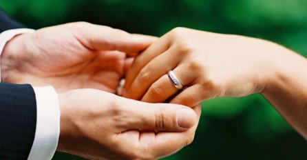 MNOGI OVO NISU ZNALI: Evo šta znači ako BURMU nosite na desnoj, a šta na lijevoj ruci