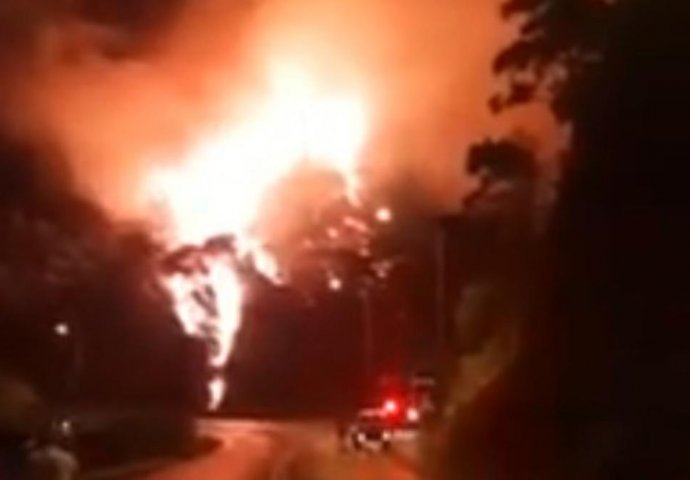 VATRENA STIHIJA GUTA SVE PRED SOBOM: Požar gasi 36 vatrogasaca sa 17 vozila i 5 helikoptera (VIDEO)