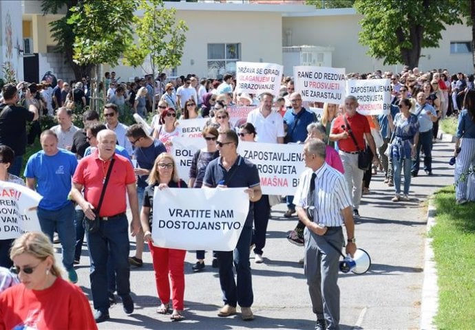 Protesti profesora srednjih škola u Mostaru