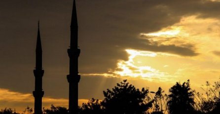 Muslimani s akšam-namazom dočekali Lejletu-l-berat, noć u kojoj se ispisuje sudbina