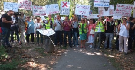 Sindikat osnovnog obrazovanja organizirao protestni skup pred Vladom KS