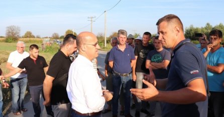 Salkić posjetio povratnike u Modričkom lugu koji su blokirali lokalni put