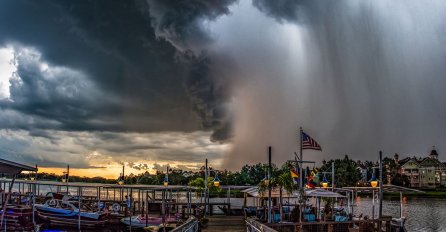 ZVIJER OD URAGANA DANAS UDARA AMERIKU, SLUTE NA NAJGORE: "Odmah napustite svoje domove" (VIDEO)