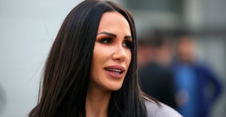 GOVORILI SU JOJ DA JE RUŽNA, A SADA JE USLIKANA BEZ ŠMINKE: Svi zanijemili kad su vidjeli KAKO NIKOLIJA ZAISTA IZGLEDA (FOTO)