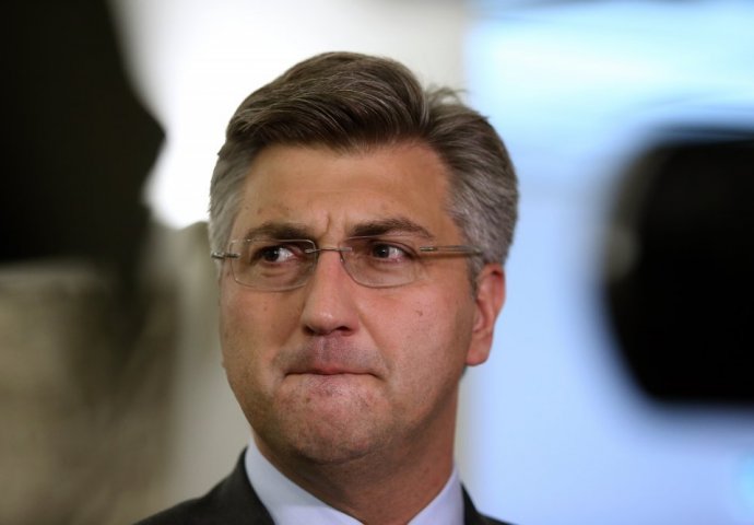 ŠTA SE NJEMU DESILO, PLENKOVIĆ POJAVOM IZNENADIO MASU: Ljudi gledali u njegovo tijelo kao hipnotisani!