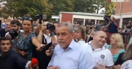 GAĐALI GA JAJIMA: Bandić se pojavio na protestima, ali bolje da nije dolazio! (VIDEO)
