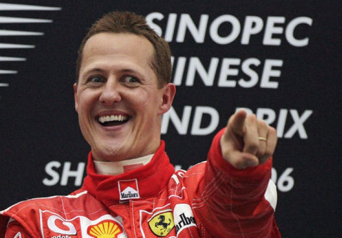 LEGENDARNO IME PONOVO NA STAZI: Schumacher stiže u velikom stilu, oblači odoru "Red Bulla"