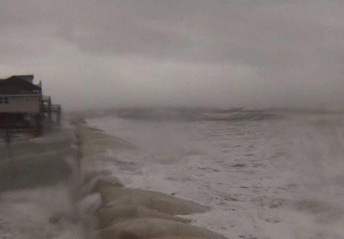 Uragan Florence hara Sjevernom i Južnom Karolinom, bijesne vjetrovi i poplave