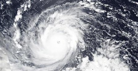 SUPERTAJFUN POGODIO JUG JAPANA: Naređena evakuacija 2 miliona ljudi, meteorolozi upozoravaju na ogromne talase!