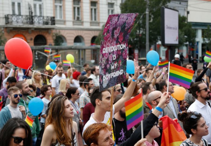 Završena šetnja "Parade ponosa": Prošla bez incidenata