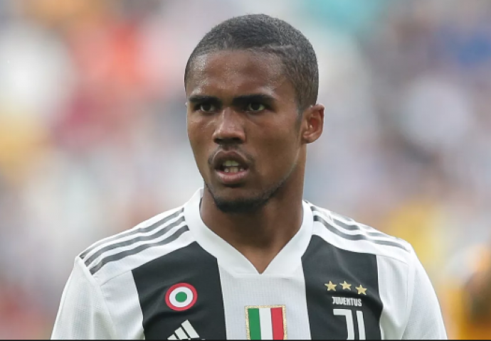 BEZOBRAZNO I PRGAVO: Douglas Costa PLJUNUO protivnika u lice, očekuje ga TEŠKA suspenzija!