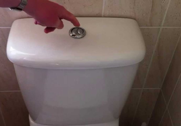 INAČE VAM SE NE PIŠE DOBRO: Prije nego što pustite vodu u WC ŠOLJU, obavezno URADITE JEDNU STVAR!