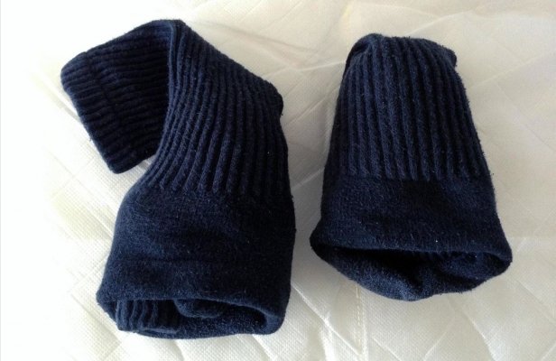 you-should-really-fold-socks-prevent-stretching-them-out-w1456