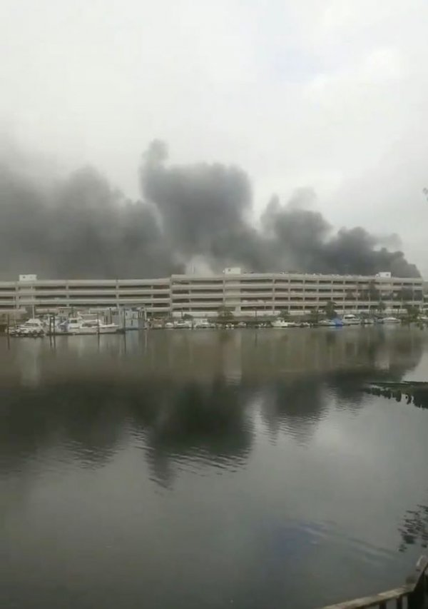 0-breaking-kings-plaza-fire-huge-brooklyn-car-park-goes-up-in-flames-next-to-shopping-mall