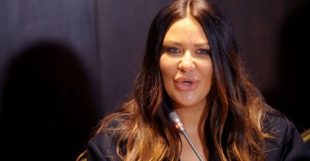 ANA NIKOLIĆ SE SKRIVALA OD KAMERA, A SADA SU JE USLIKALI: Pjevačica se prepolovila, NJEN IZGLED OSTAVLJA BEZ DAHA! (FOTO) 