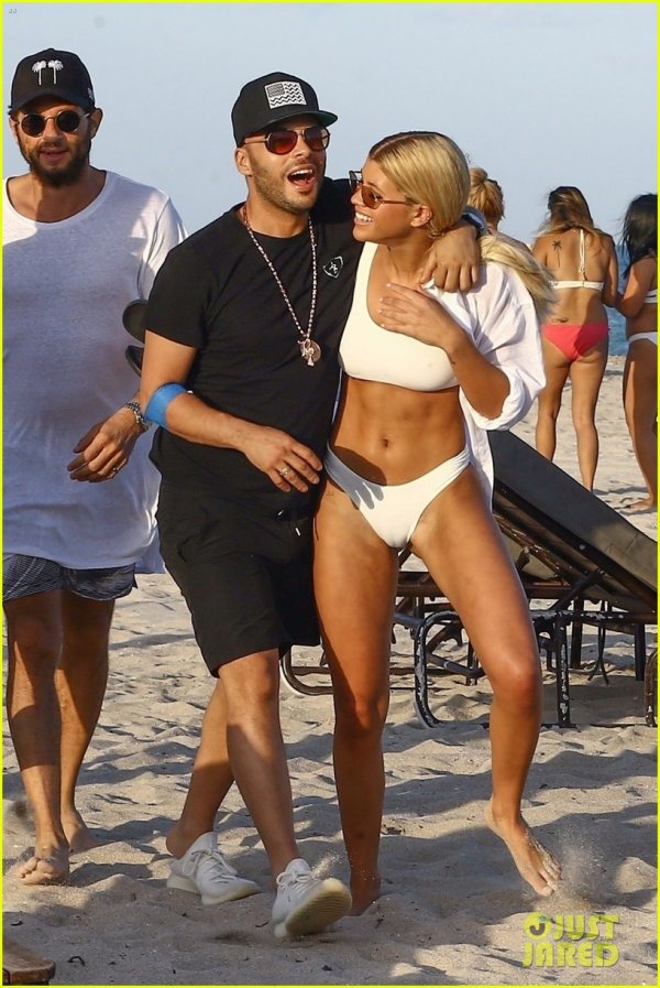 sofia-richie-rides-a-jet-ski-in-a-white-bikini-on-miami-beach-05