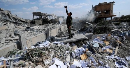 Hiljade Sirijaca vraćaju se u razoreni Idlib