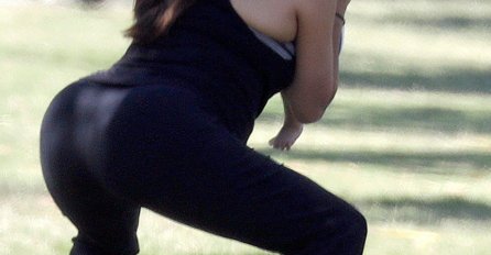 NAKON POROĐAJA VODI BITKU SA VIŠKOM KILOGRAMA: A sada je uslikana u parku u ovom izdanju, ljudi gledali i smijali se!