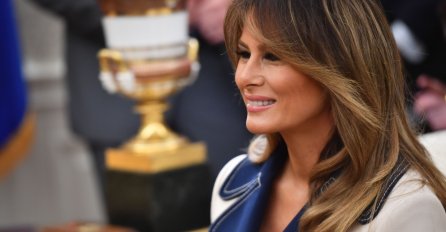 Kad su vidjeli šta je obukla Melania Trump svi su se UHVATILI ZA GLAVU: Je li moguće da se je pojavila u OVOME?! (FOTO)