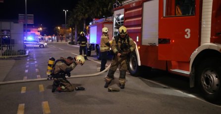 Izbio požar kod Fakulteta elektrotehnike: Vatrogasci su na terenu, strahuje se od najgoreg