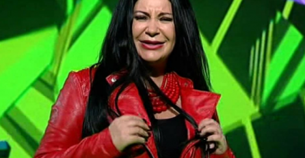 Muž stavio čepove u uši da ne čuje kako mu žena pjeva: Evo koju je pjesmu STOJA zapjevala