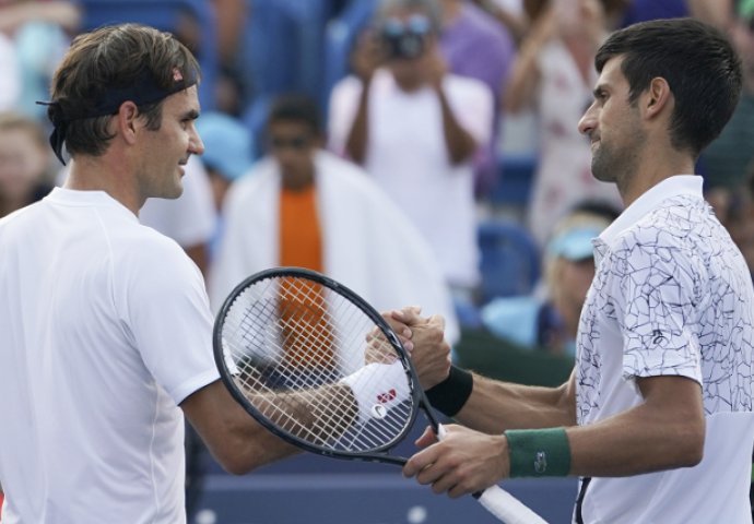 KO KAŽE DA SE NE PODNOSE Selfi koji je obišao planetu - Novak i Roger!