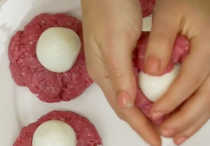 TREBA VAM SAMO KOMAD HLJEBA, PAR JAJA I MALO MLJEVENOG MESA: Evo kako da napravite najukusnija škotska jaja