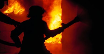 GORI PREDUZEĆE U SRBIJI: Plamen se vidi iz daljine, radnici evakuisani!