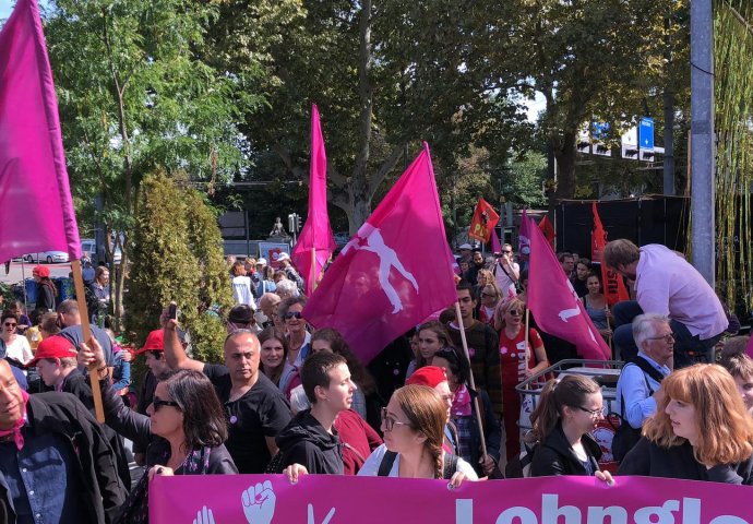 Prosvjed u Švicarskoj: Oko 20.000 osoba tražilo jednake plaće za žene i muškarce