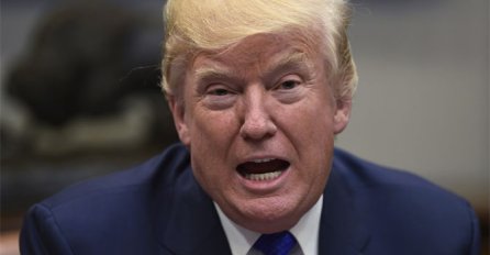 Trumpa bi moglo srušiti njegovo ponašanje prema ženama, a ne Rusija