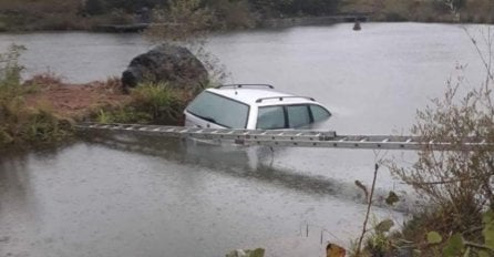 Ukrali kesu punu novca, pa automobil gurnuli u jezero