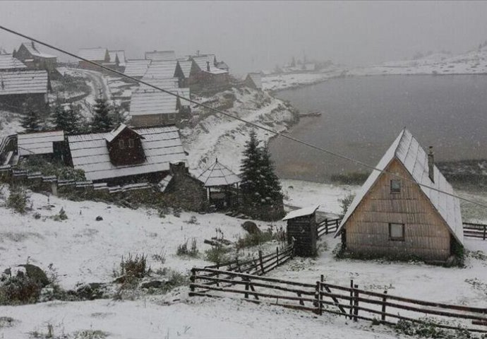 Na Prokoškom jezeru pao snijeg