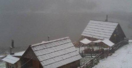 PAO SNIJEG U BIH, ALI TO NIJE NIŠTA ŠTA NAS SUTRA ČEKA: Meteorolozi upozoravaju, BUDITE SPREMNI! (FOTO)