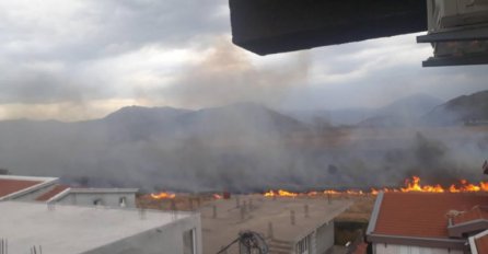 VELIKA KATASTROFA, PODGORICA OKOVANA VATROM: Mještani u panici, SVE JE U DIMU (FOTO) 