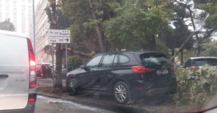 APOKALIPSA U HRVATSKOJ, NEZAPAMĆENO NEVRIJEME RAZORILO GRAD: Vjetar ruši sve pred sobom, GRAĐANI UPOZORENI DA NE IZLAZE (FOTO)