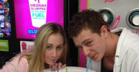 Zbog njihove fotografije CIJELI INTERNET VRIŠTI OD SMIJEHA: Kada vidite donji dio SVE ĆE VAM BITI JASNO!