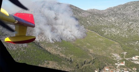 Šest aviona gasi požare u Dalmaciji