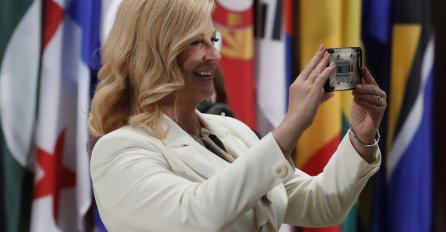 NATAPIRANA KOSA, BORE OKO OČIJU I PREPLANULI TEN: Evo kako je Kolinda izgledala prije 10 godina! Nikad ne biste rekli! (FOTO)