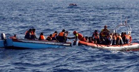 Migranti i jedan pas, sedmicu dana plutali morem, danas su se iskrcali na Malti