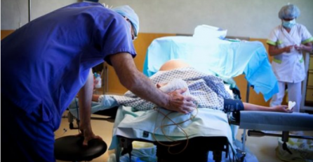 MOLILA JE DA JE PORODE PET SEDMICA RANIJE KAKO MUŽ NE BI SAZNAO ISTINU: Onda je ugledao bebu i ostao bez teksta