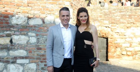 KRILA IH JE OD JAVNOSTI, A SADA JE JOVANA PRVI PUT OBJAVILA SLIKU BLIZNAKINJA: "Sada nam je jasno zašto ih ne pokazuje" 