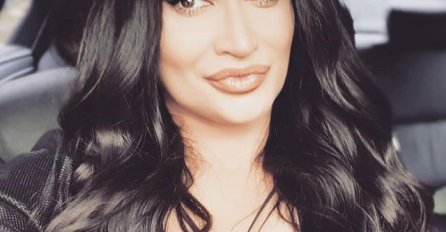 PJEVA NA ROMSKIM SVADBAMA, ALI ČEKAJTE DOK VIDITE GDJE ŽIVI: Andreana Čekić pokazala svoj dom, LJUDI GLEDAJU I NE VJERUJU (FOTO)