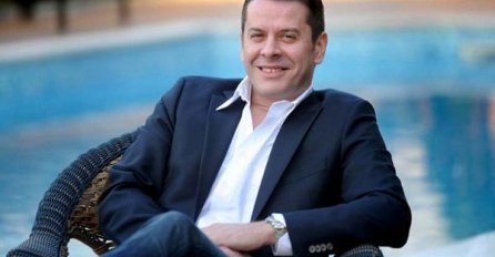 OD NJEGA JE MLAĐA 15 GODINA I KRIJE JE OD JAVNOSTI: Kada vidite kako izgleda žena Vlade Georgieva ostat ćete bez teksta 